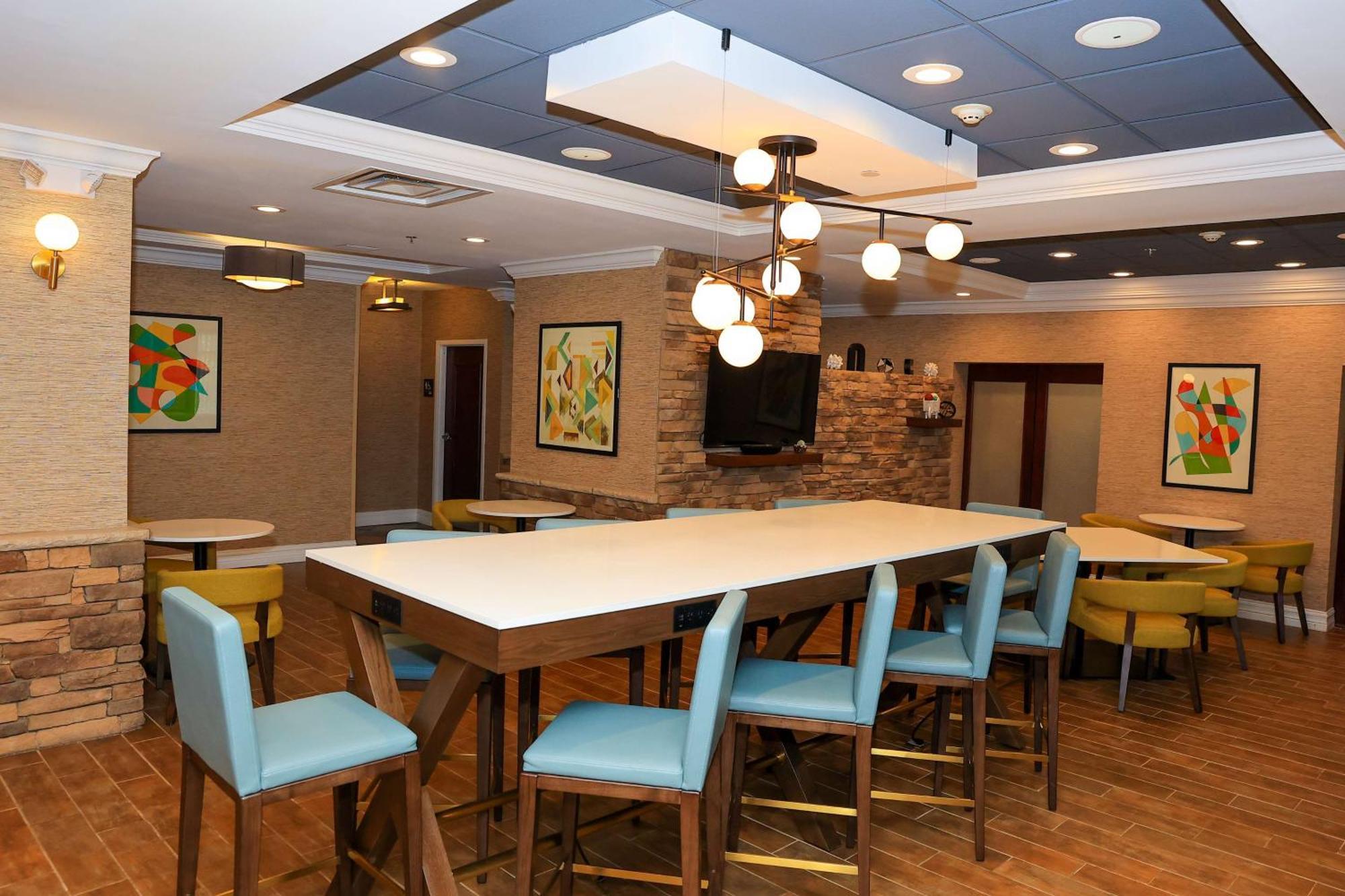 Hampton Inn Atlanta-Кантон Екстериор снимка