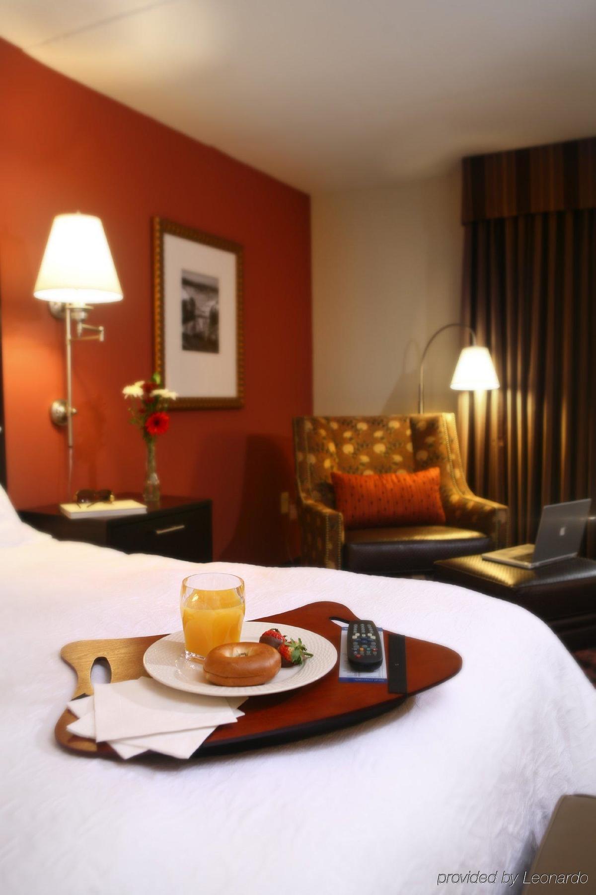 Hampton Inn Atlanta-Кантон Екстериор снимка